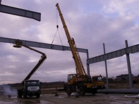 Dźwig Liebherr LTM 1025 - montaż konstrukcji stalowej